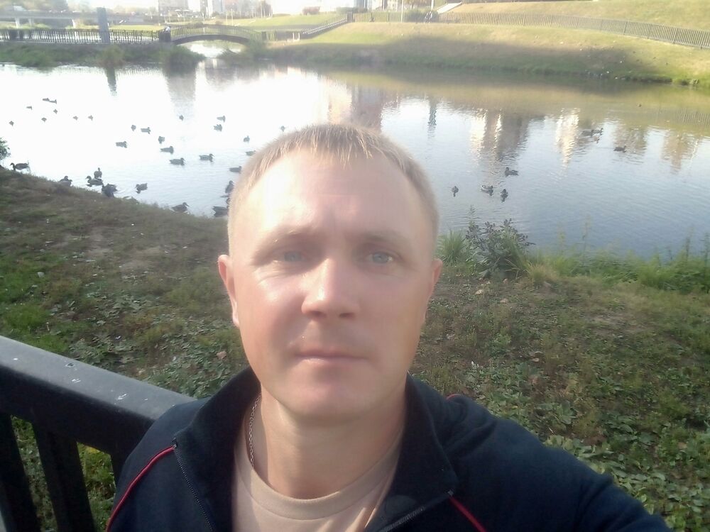  38142188  Aleksei, 40 ,    