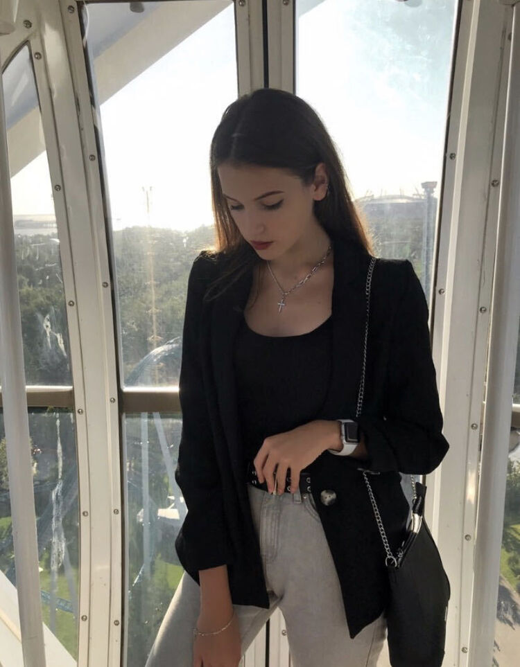  ,   Viktoria, 22 ,   ,   