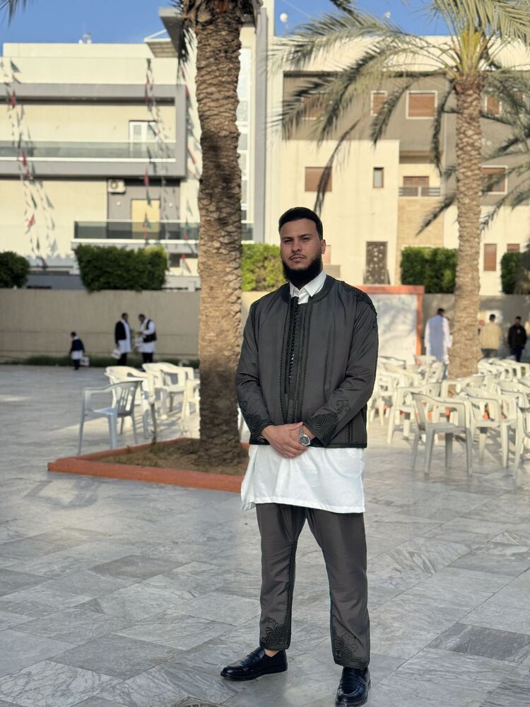  52977048  Ahmed, 27 ,    