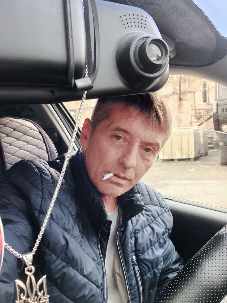  44478858  Oleg, 52 ,    