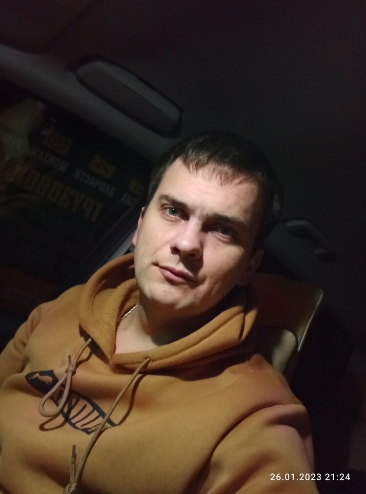  35926168  Eduard, 31 ,    