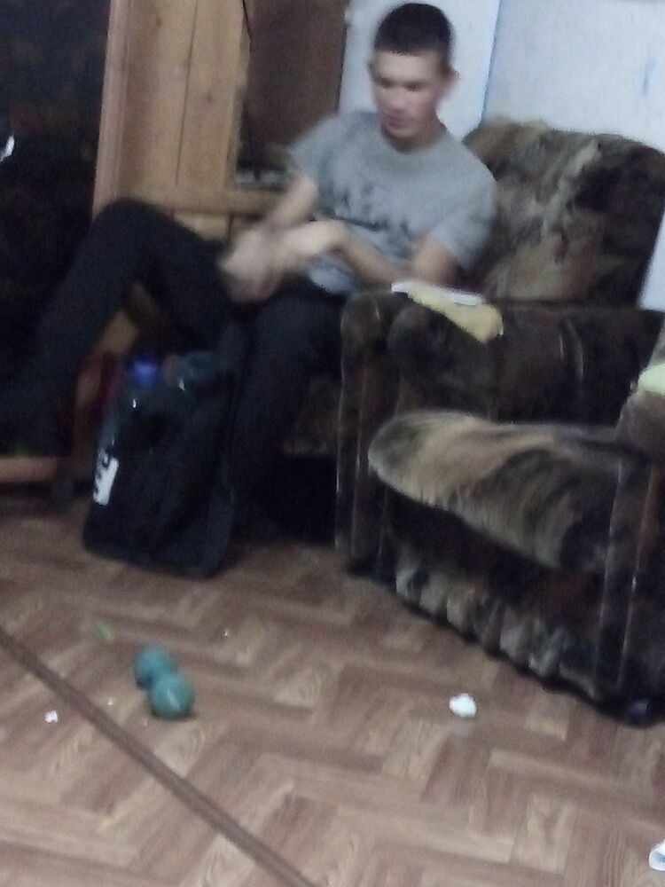  46783348  , 19 ,    