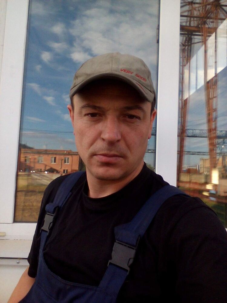  52821208  Sergei, 45 ,    