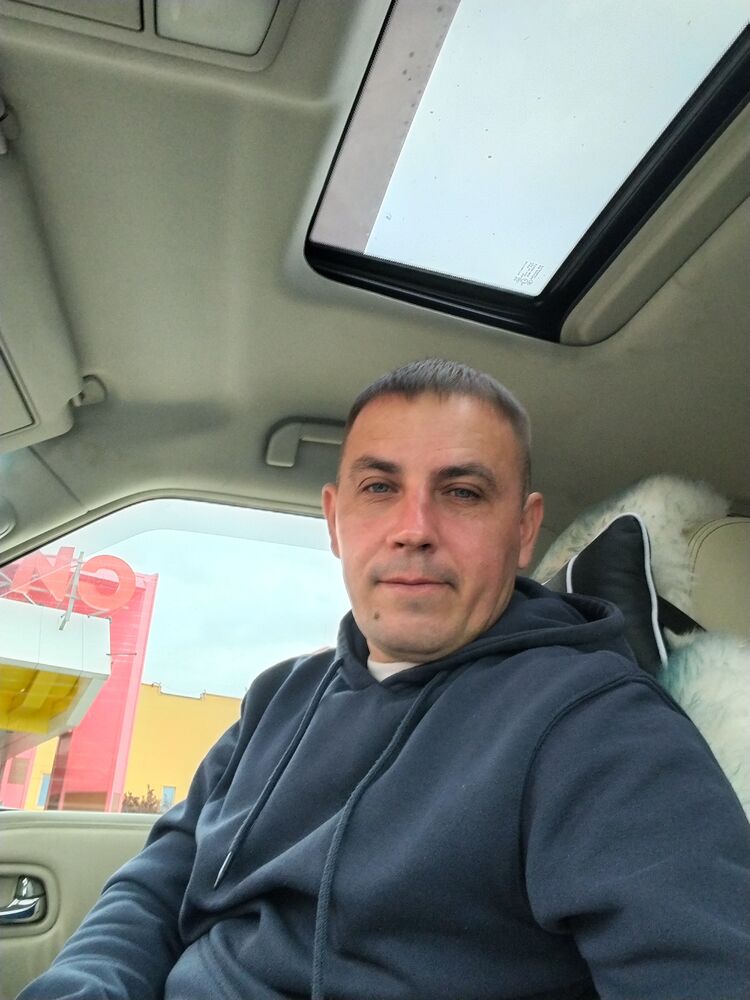  52925738  , 37 ,    