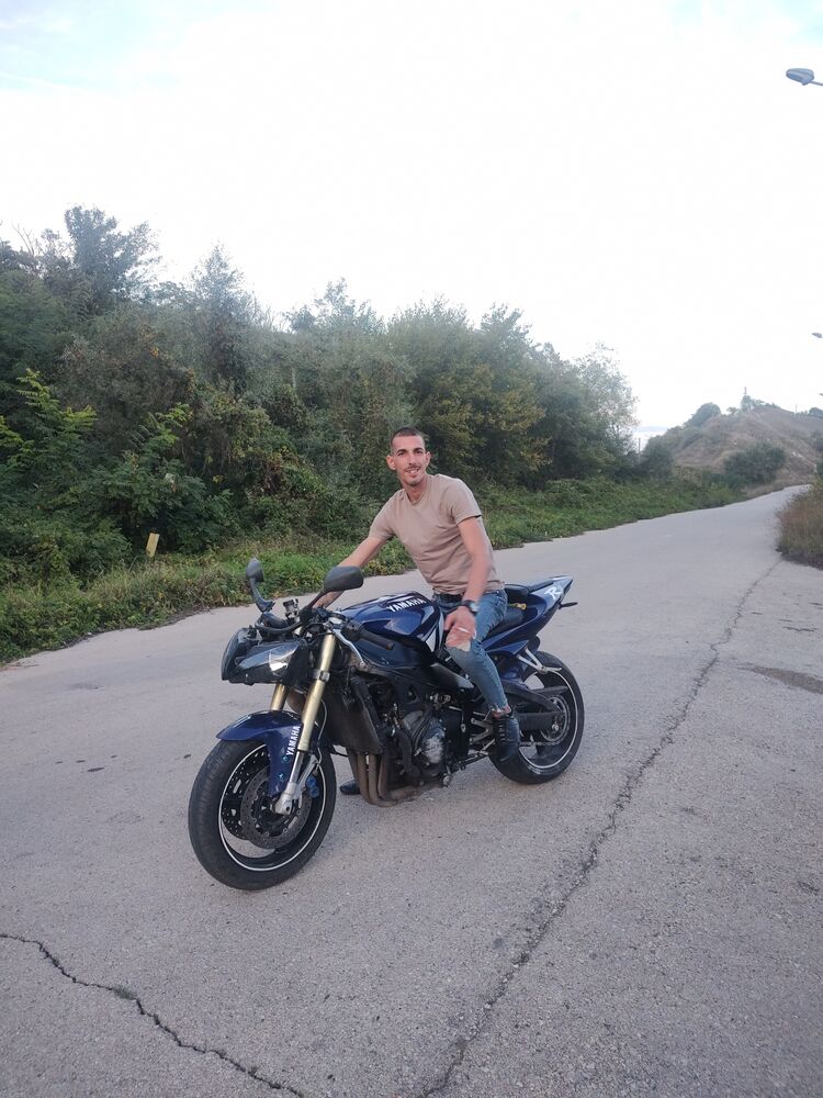  37713008  Daniel, 31 ,    