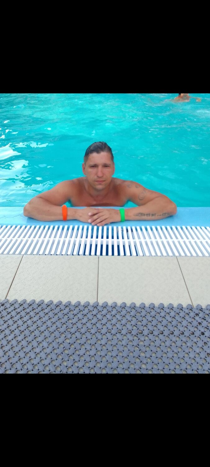  49600868  Vladimir, 39 ,     