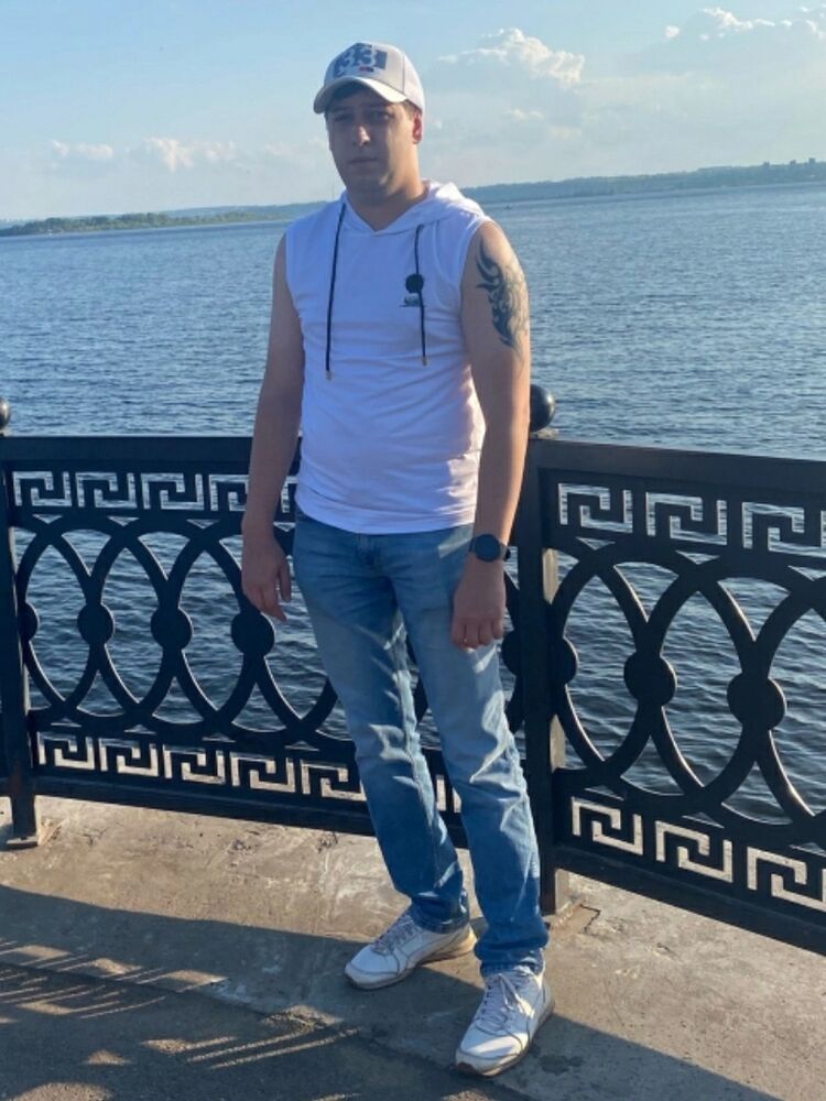  ,   Artur, 33 ,   ,   