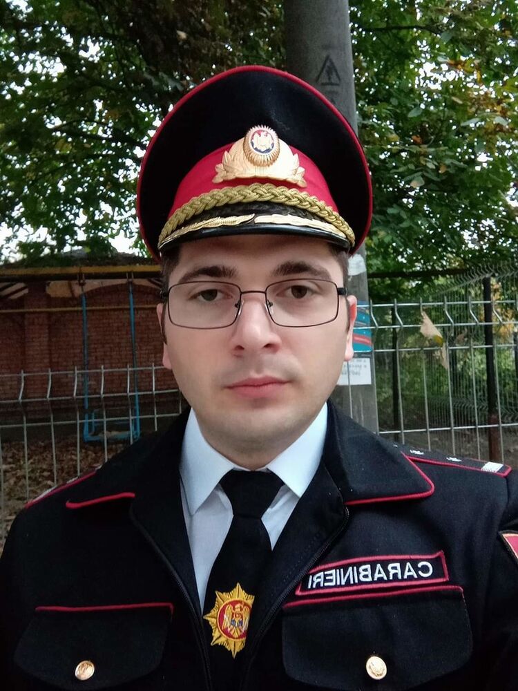  19015788  Vasile, 32 ,    