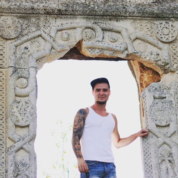  ,   Artem, 33 ,   