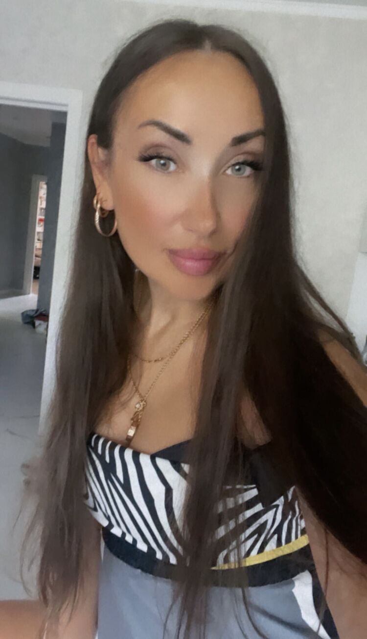  ,   Eva, 43 ,   ,   , c , 