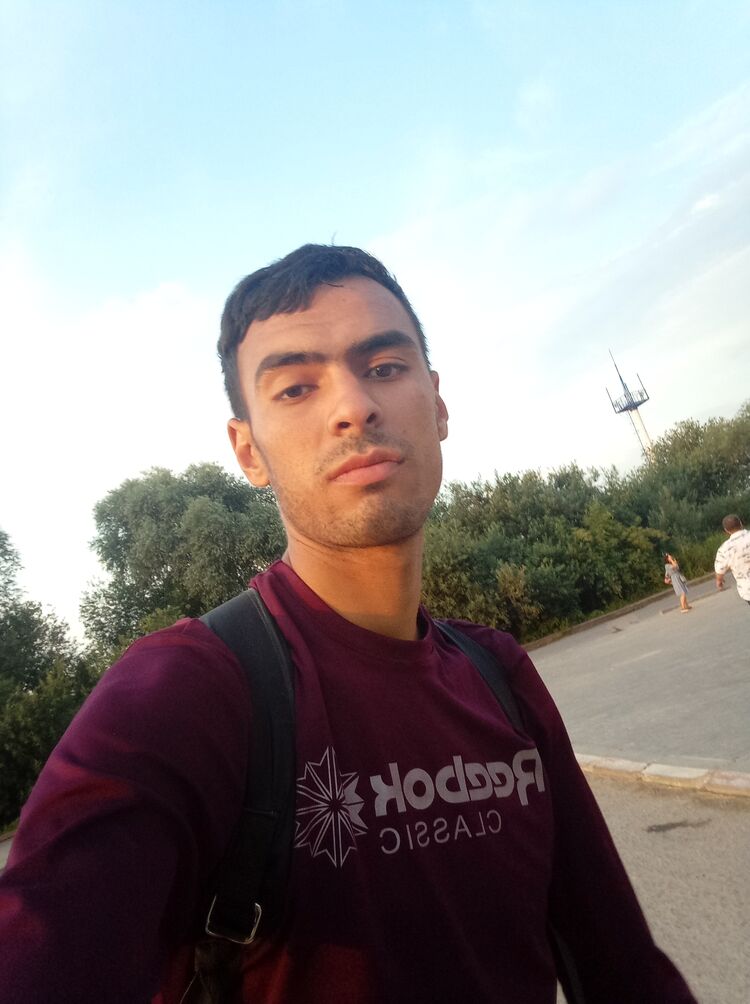  24043938  Diyor, 24 ,    