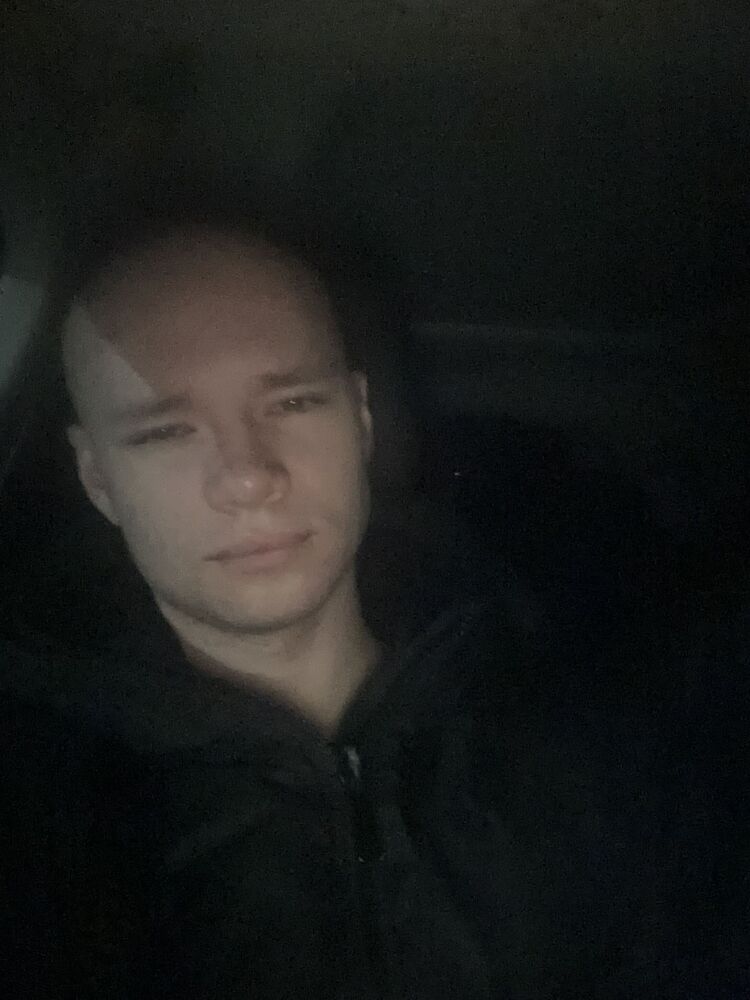  ,   Artem, 20 ,   c , 