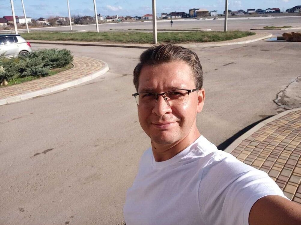  54587328  Stanislav, 40 ,    