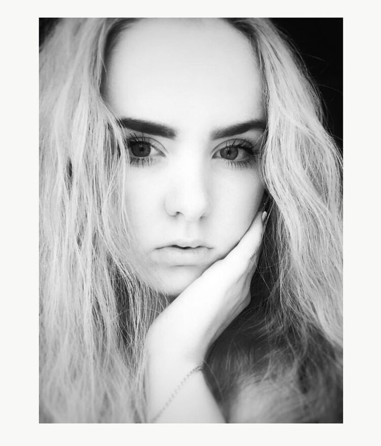  10915498  Victoria, 44 ,    