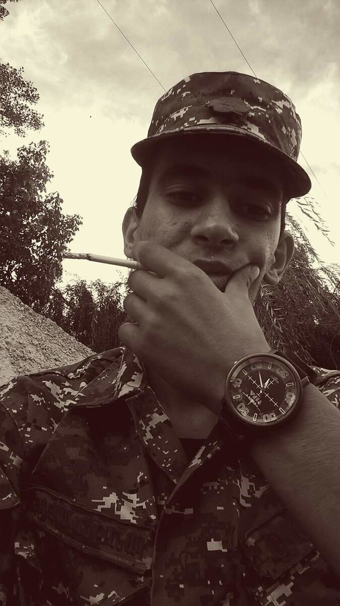  18637938  Artur, 27 ,    