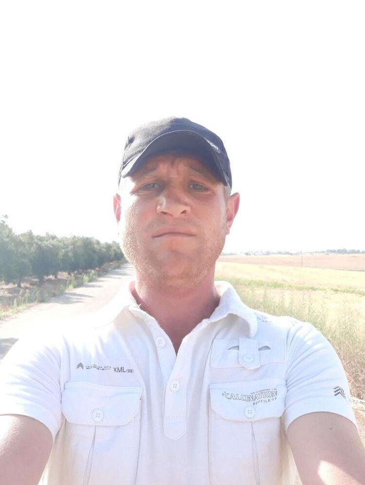  46308488  Serghei, 42 ,    