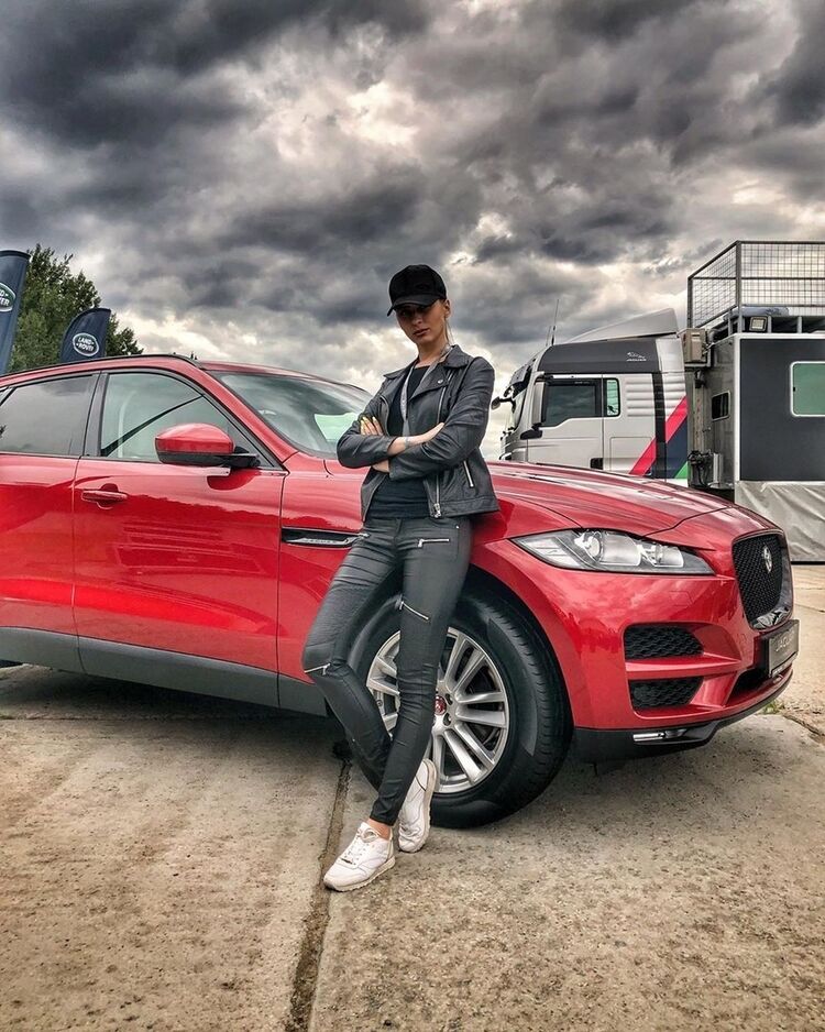  19255318  Viktoria, 28 ,    
