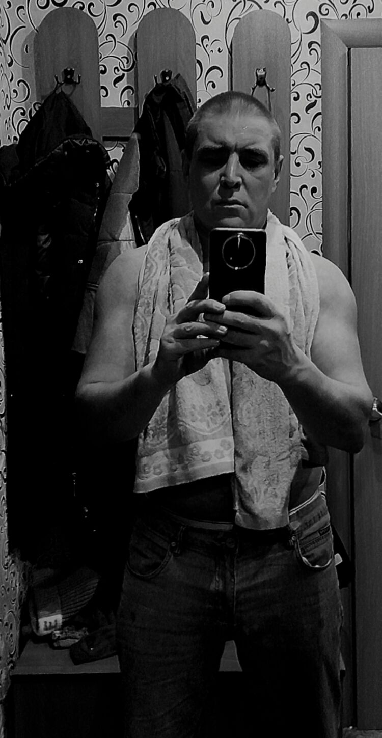  54627048  Nikolai, 40 ,    