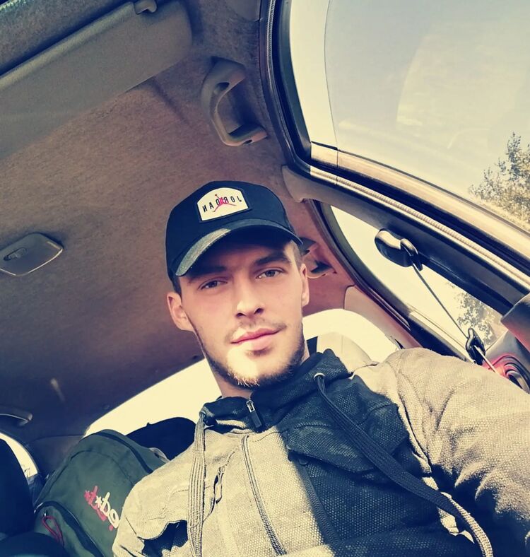  27076978  Yaroslav, 29 ,    