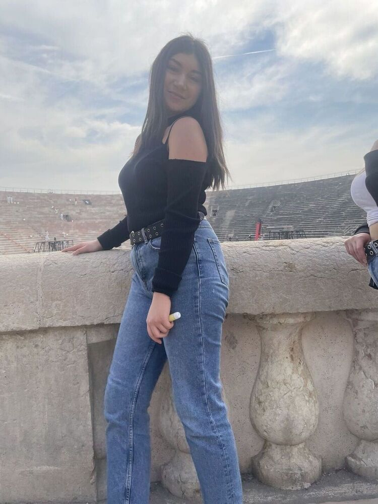  33664598  Sabrina, 21 ,    Milan