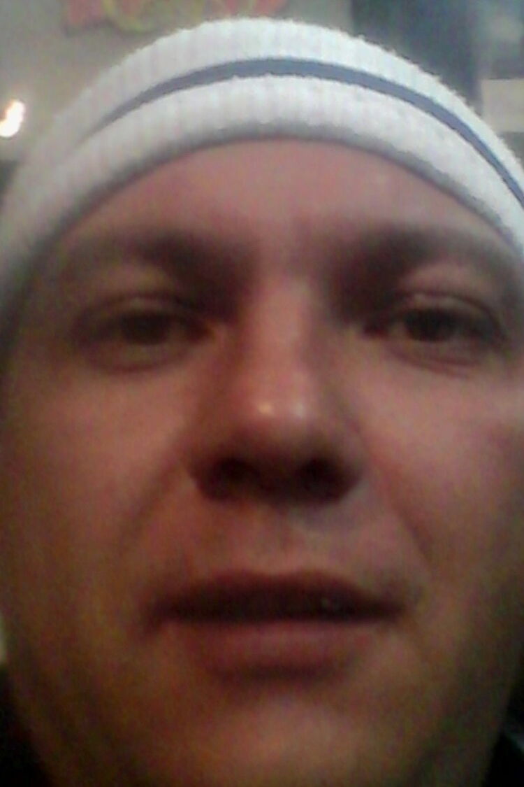  10700168  Aleksei, 42 ,    