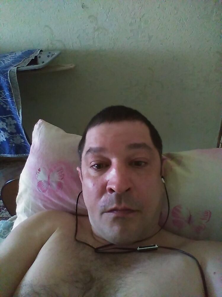  8872418  Dmitrij, 46 ,     