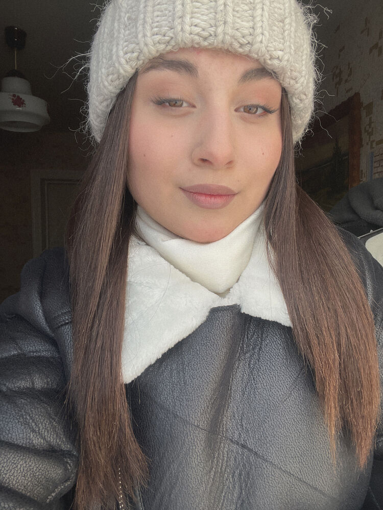  49851528  Alexandra, 18 ,    