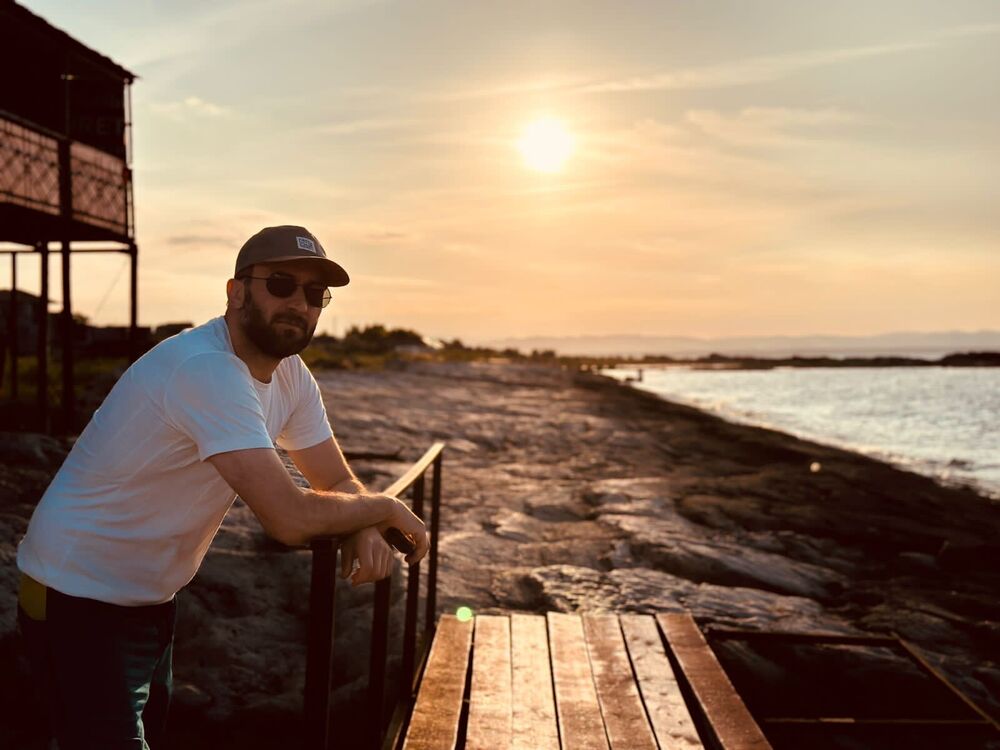  44641018  Black, 39 ,    