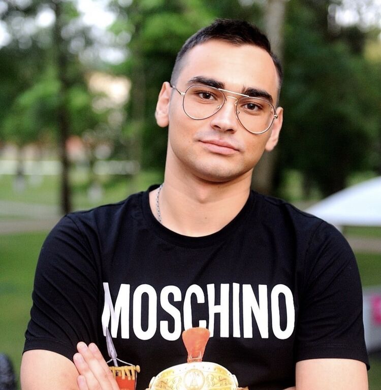  54717058  Anton, 30 ,    