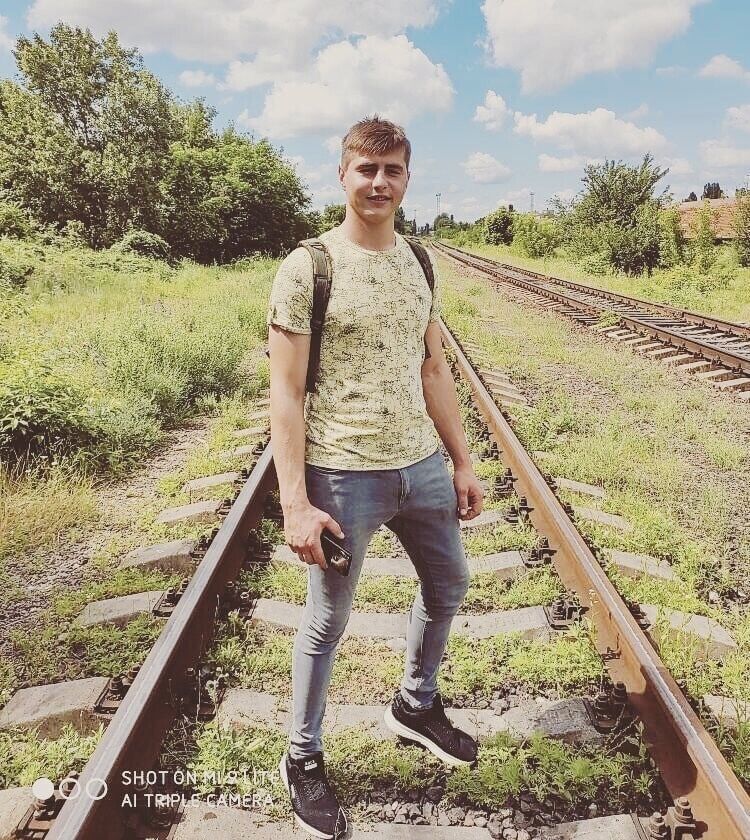  ,   Artur, 25 ,   ,   