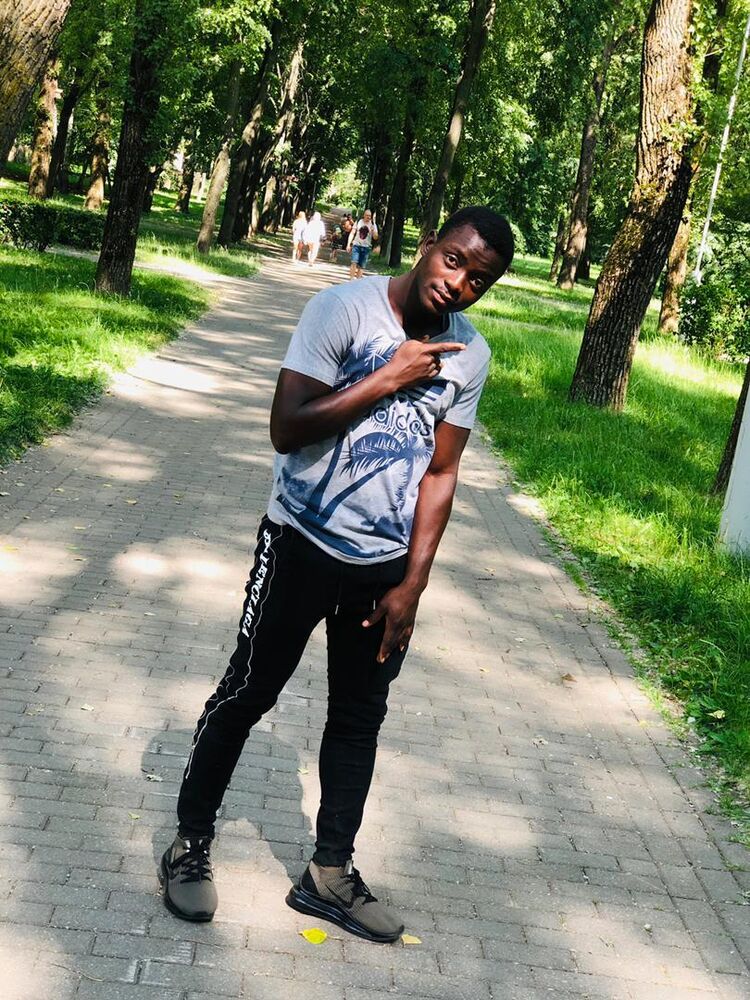  27715988  Best ceesay, 38 ,    