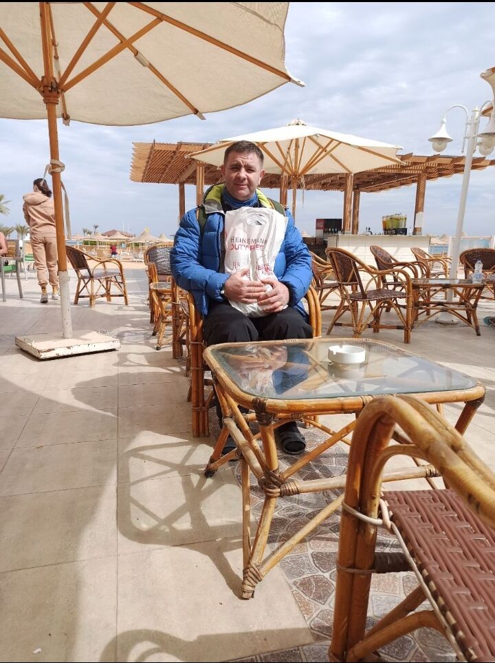  ,   Viktor, 49 ,   ,   