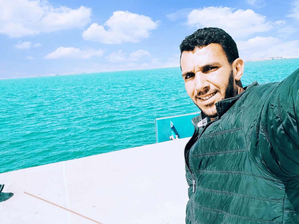  26550258  Deyaa, 32 ,    