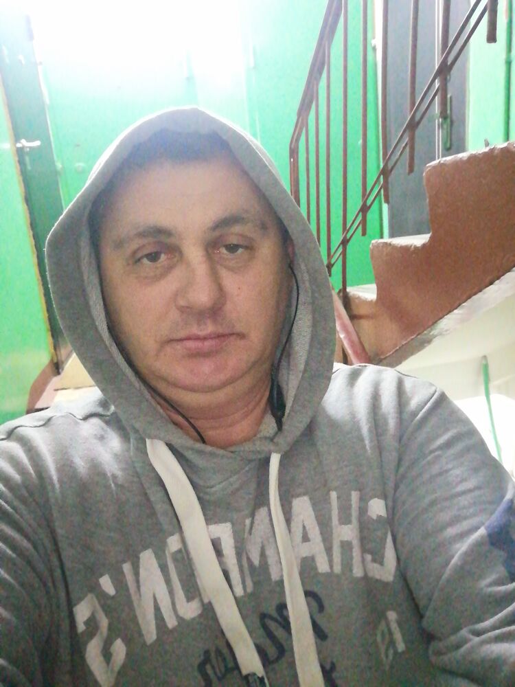 24543058  Serj, 49 ,    