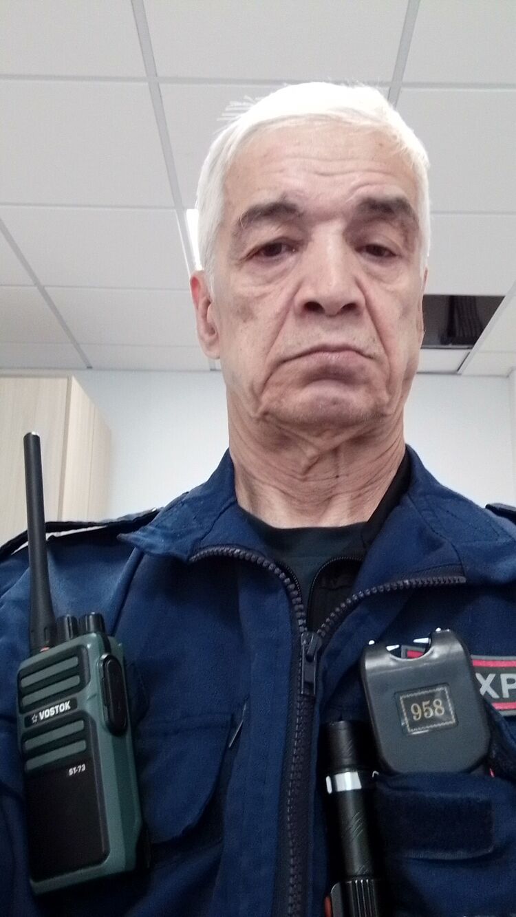  33037348  , 70 ,    