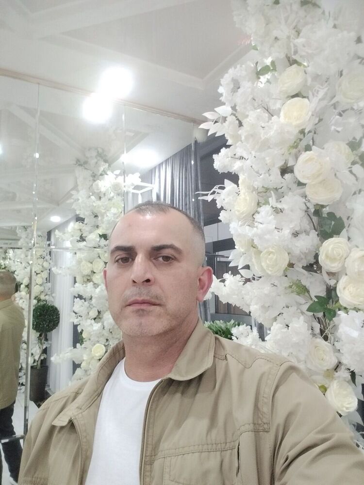  52107028  Georgi, 42 ,    