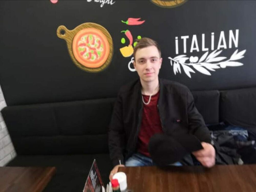  27498778  Artyom, 27 ,    