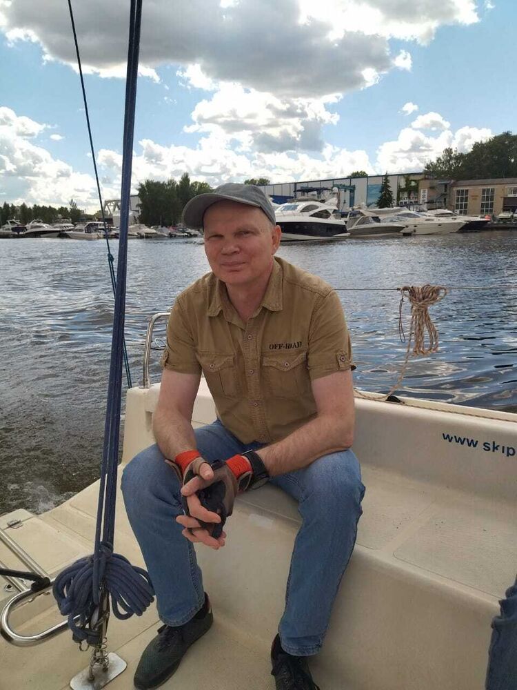  54012518  Alex, 47 ,    