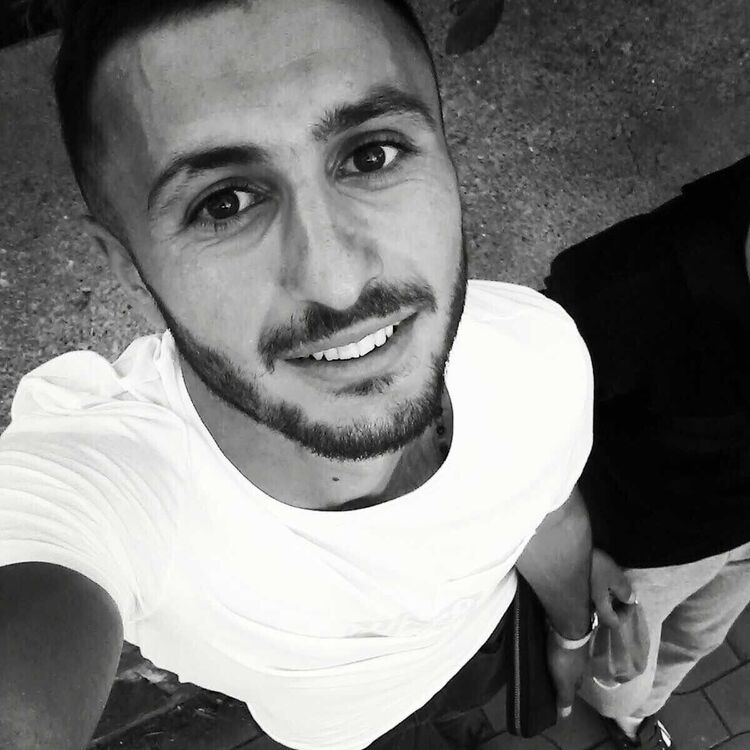  22110818  Davit, 26 ,    