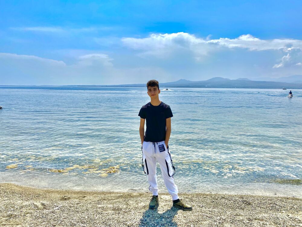  ,   Arman, 21 ,   ,   
