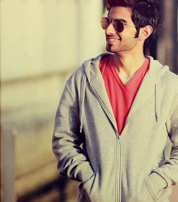  28526048  Hasan, 26 ,    