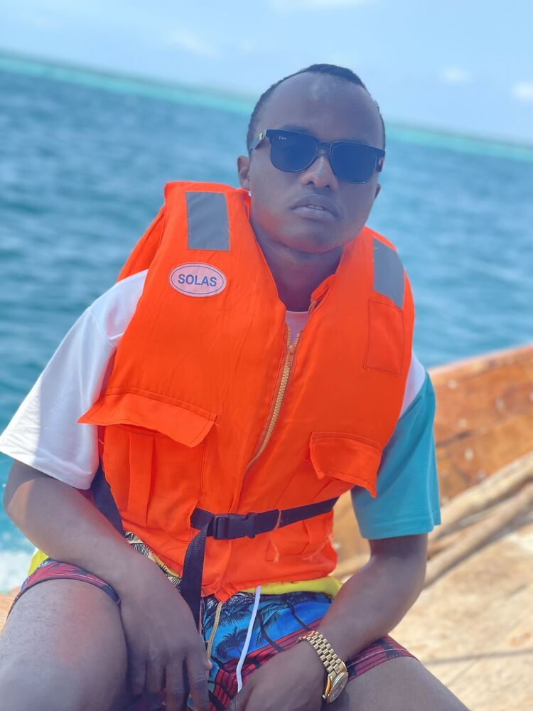  38076788  Khalid, 25 ,    -