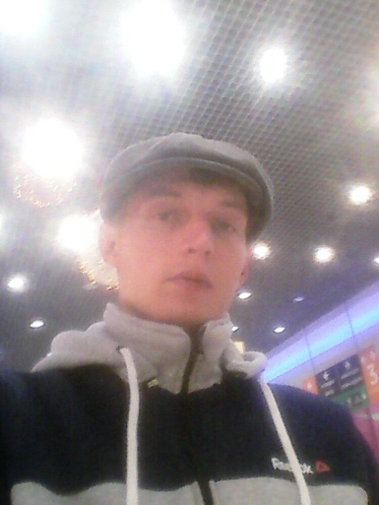 ,   Viktor, 34 ,   
