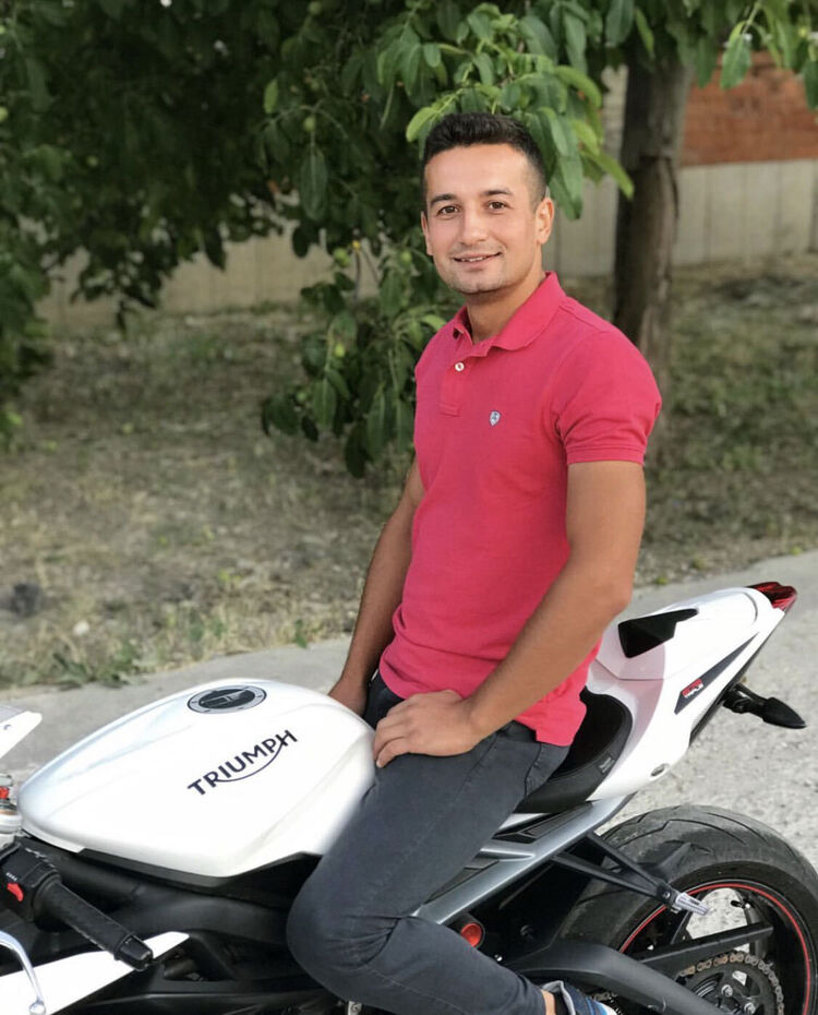  45255958  Hikmet, 28 ,    