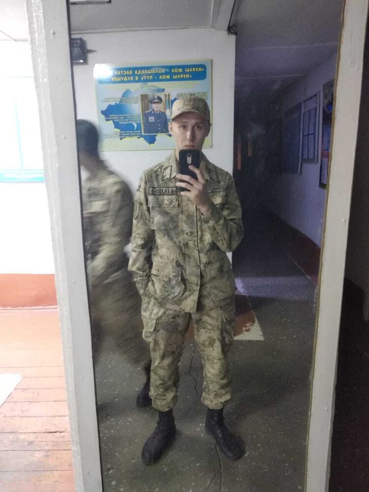  28351778  Vladimir, 22 ,    