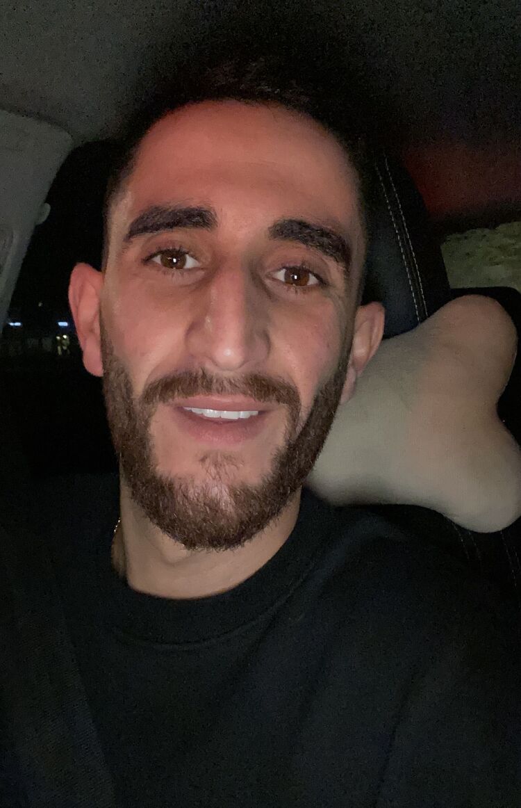  49729018  , 27 ,    -