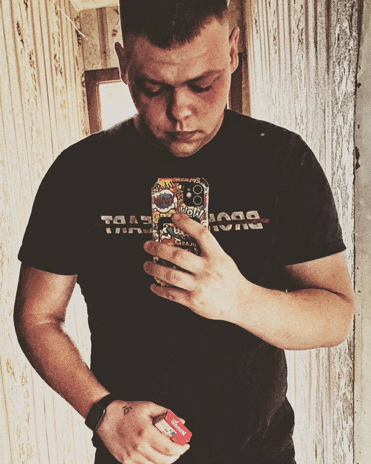  33922868  , 24 ,    