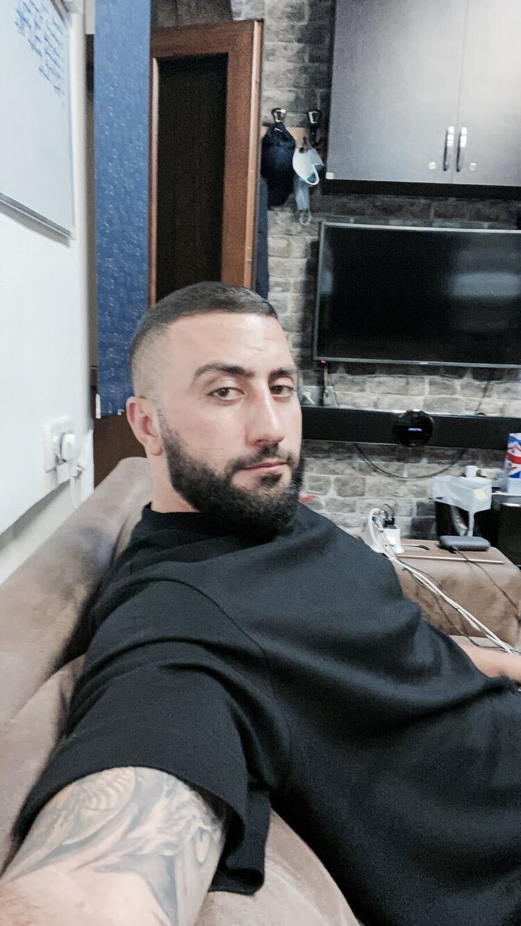  ,   Armen Abcd, 32 ,   ,   