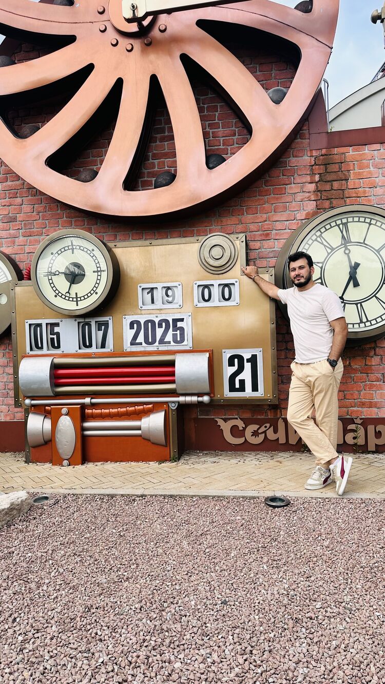  52489328  Alpaslan, 29 ,    