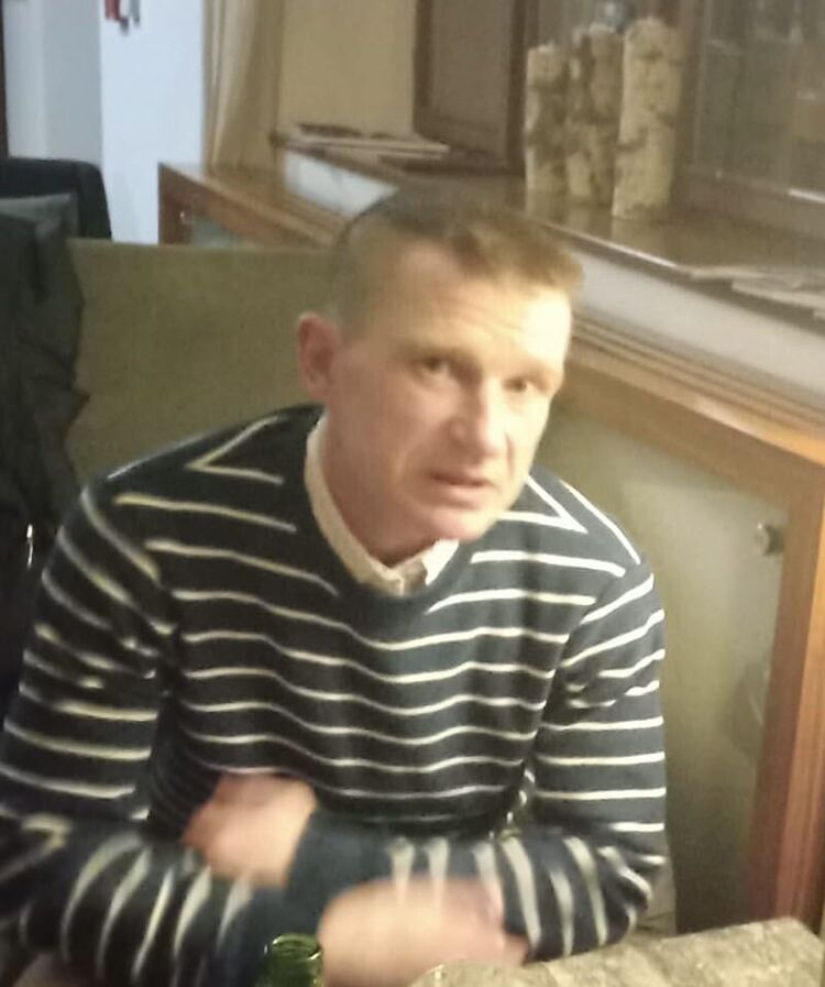  27776228  Jari, 37 ,    Praha